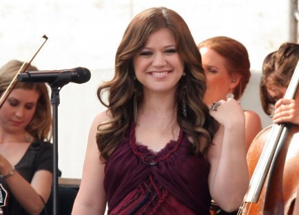Kelly Clarkson. Photo: Janet Mayer / PR Photos