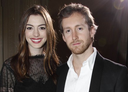 Anne Hathaway and Adam Shulman. Photo: FAMEFLYNET