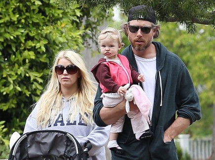 Jessica Simpson and Eric Johnson with Maxwell. Photo: VM/FAMEFLYNET PICTURES