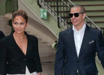 Jennifer Lopez and Casper Smart. Photo: Pixplanete / PR Photos